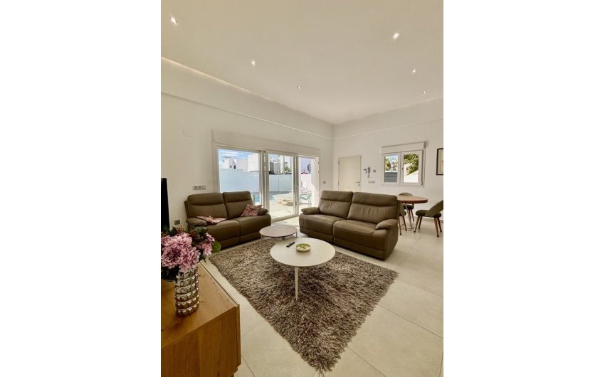 Resale - Villa -
Benijofar - Costa Blanca