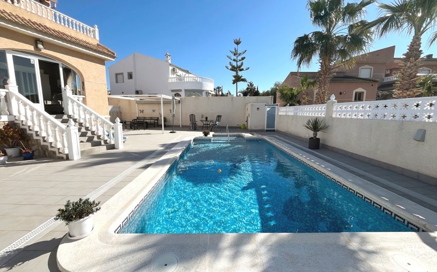 Resale - Villa -
Benijofar - Monte Azul