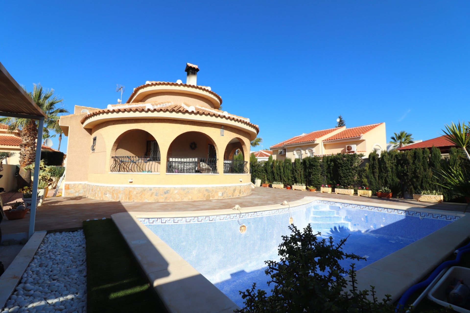 Resale - Villa -
Benijofar - Monte Azul