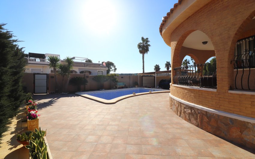 Resale - Villa -
Benijofar - Monte Azul