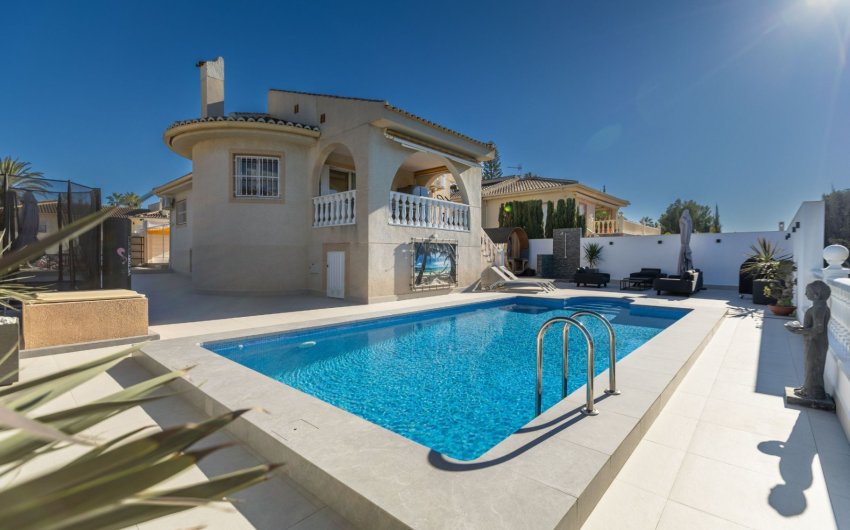 Resale - Villa -
Benijofar