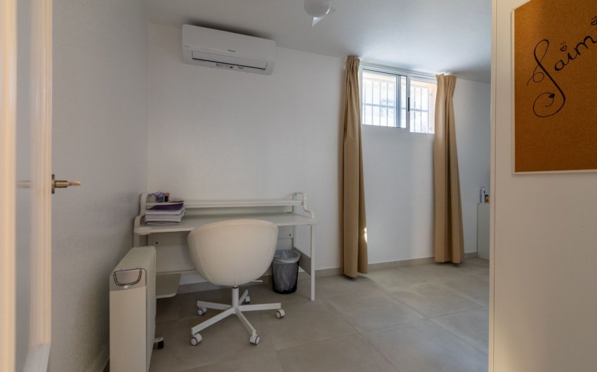 Resale - Villa -
Benijofar