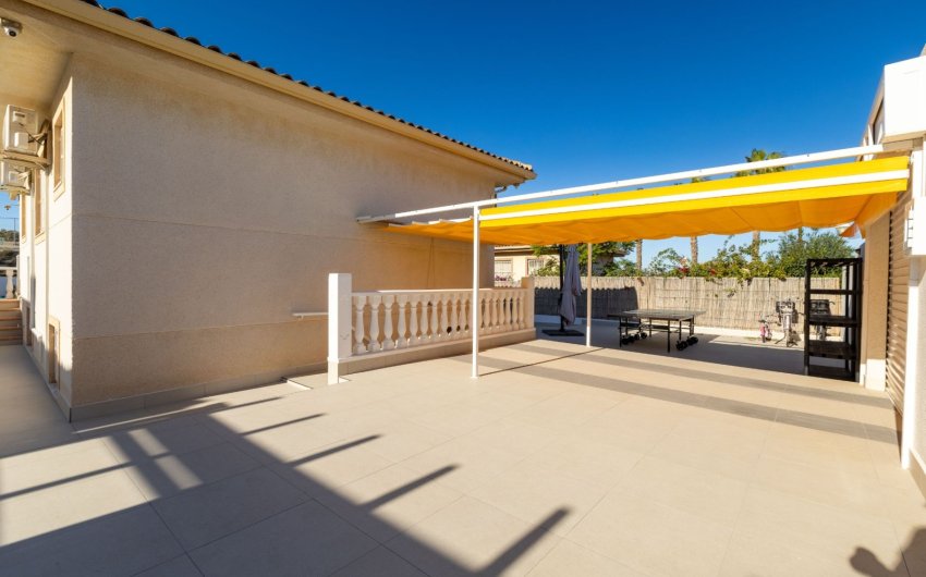 Resale - Villa -
Benijofar