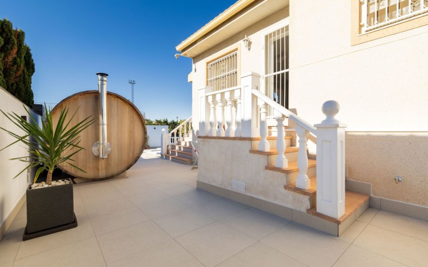 Resale - Villa -
Benijofar