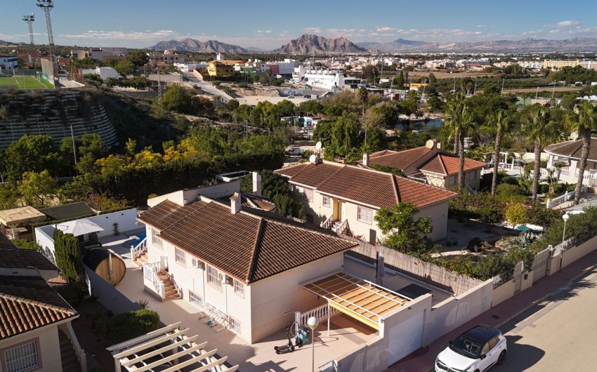 Resale - Villa -
Benijofar