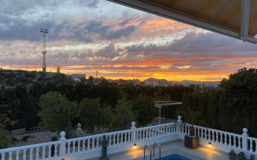 Resale - Villa -
Benijofar