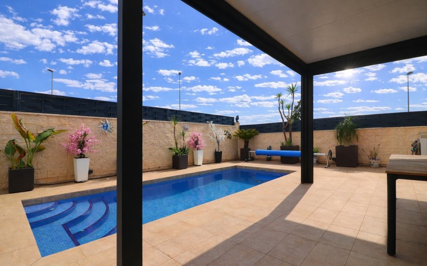 Resale - Villa -
Benijofar