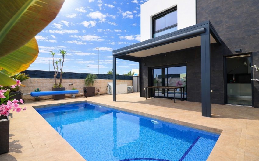 Resale - Villa -
Benijofar