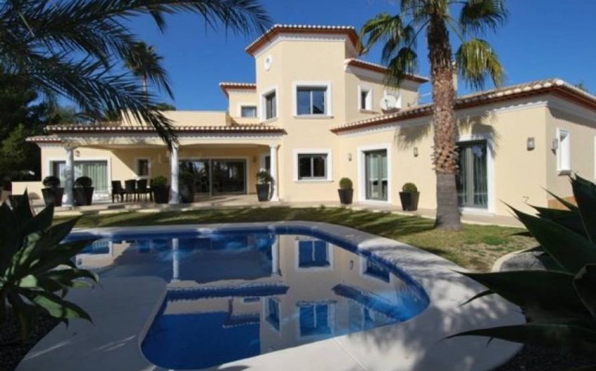 Resale - Villa -
Benissa - Alicante