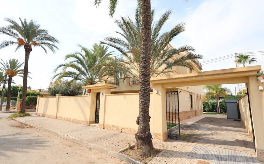 Resale - Villa -
Cabo Roig - Costa Blanca