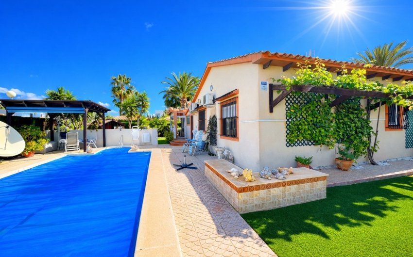 Resale - Villa -
Cabo Roig - Costa Blanca