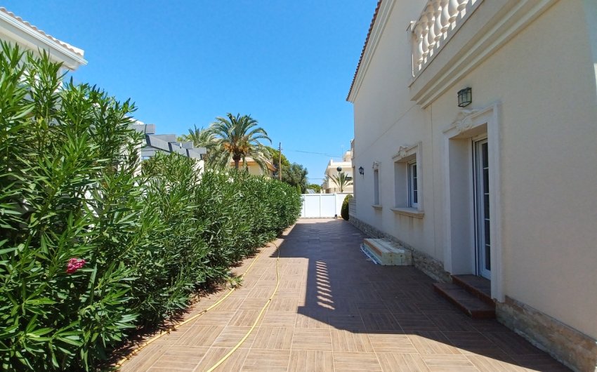 Resale - Villa -
Cabo Roig - Costa Blanca