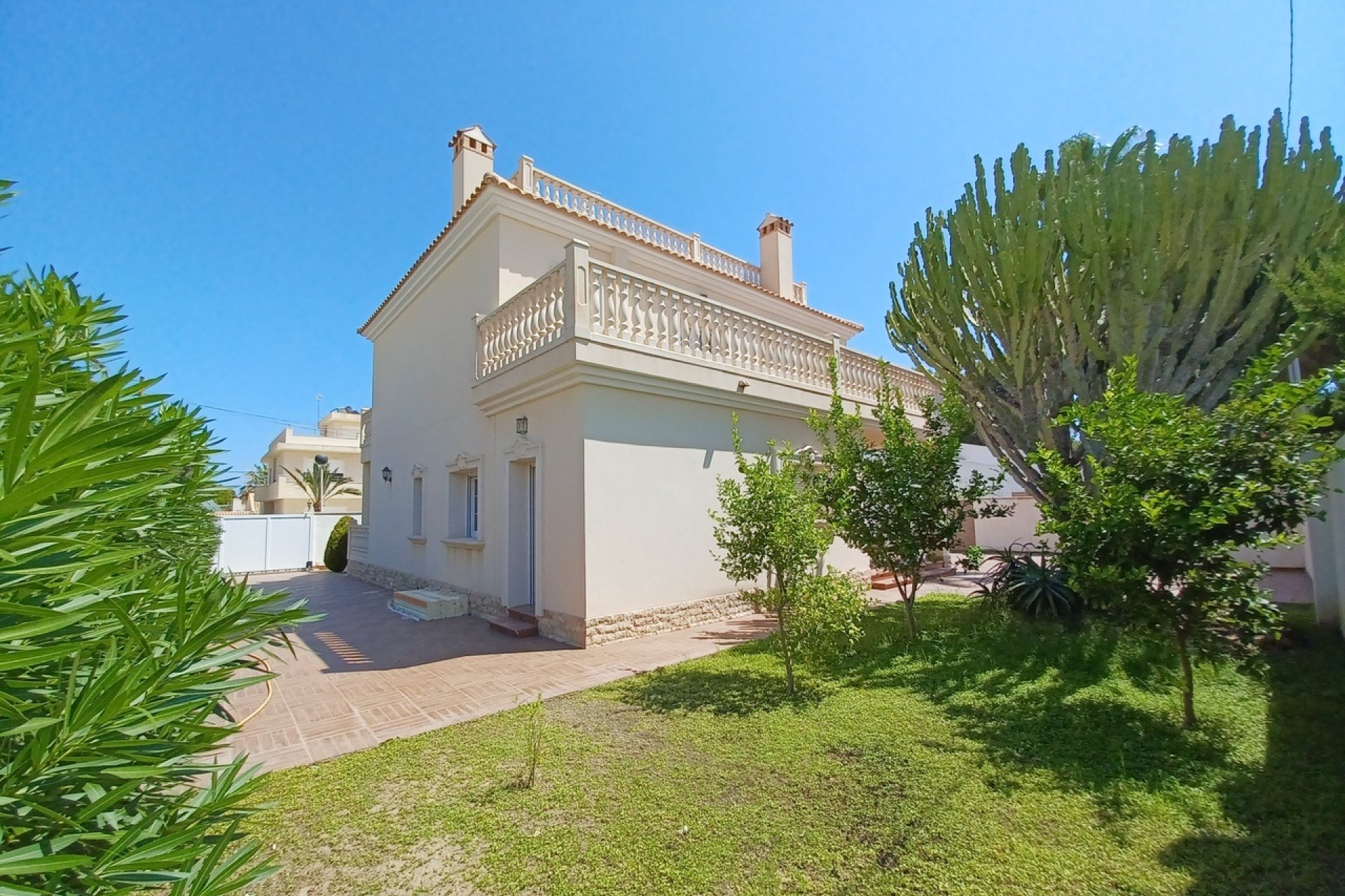 Resale - Villa -
Cabo Roig - Costa Blanca