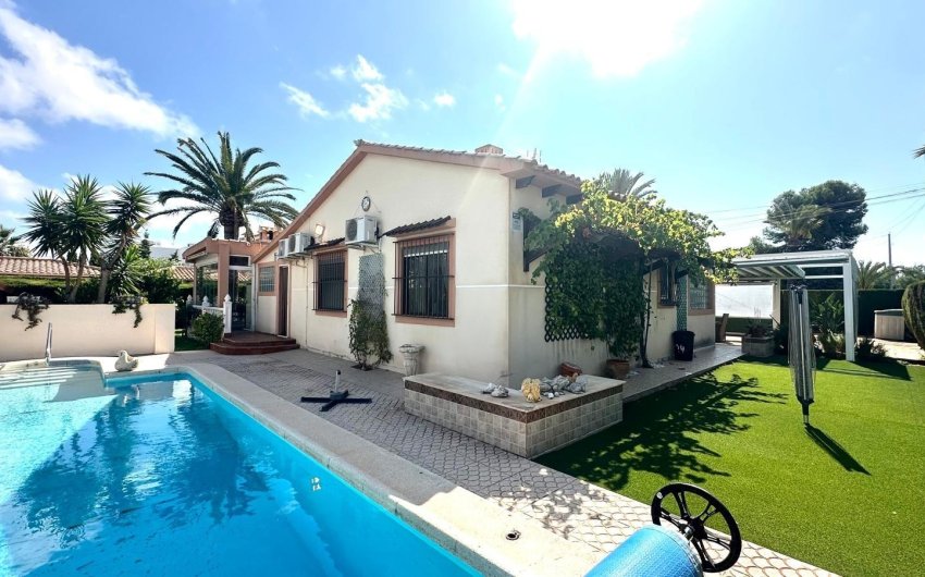 Resale - Villa -
Cabo Roig - Costa Blanca