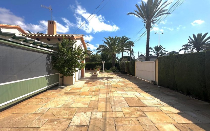 Resale - Villa -
Cabo Roig - Costa Blanca