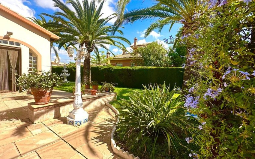 Resale - Villa -
Cabo Roig - Costa Blanca