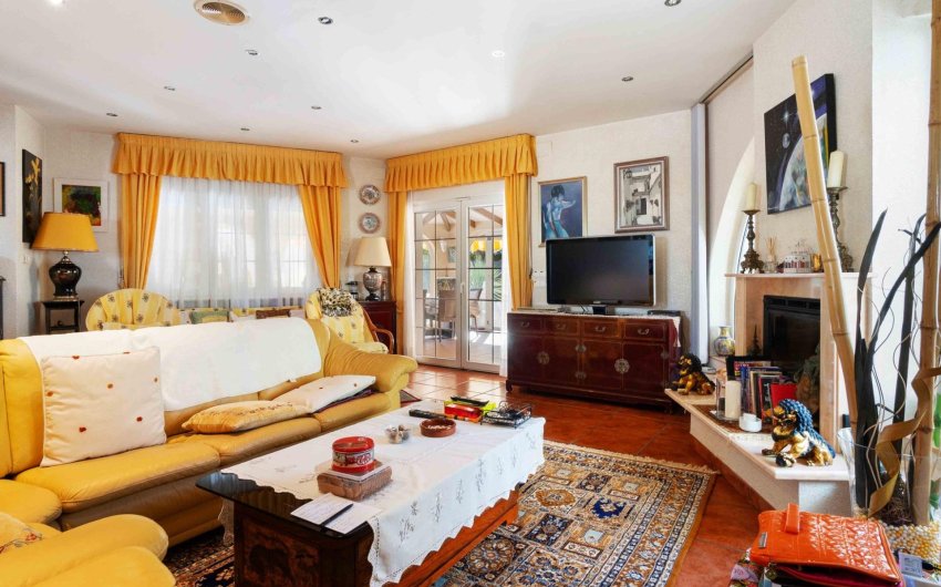 Resale - Villa -
Cabo Roig - Muy Cerca De La Playa