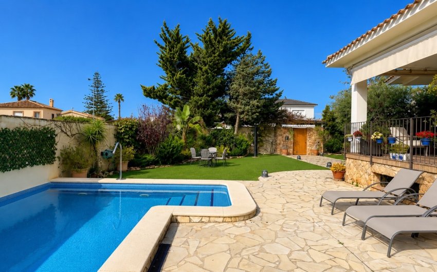 Resale - Villa -
Campoamor - Costa Blanca