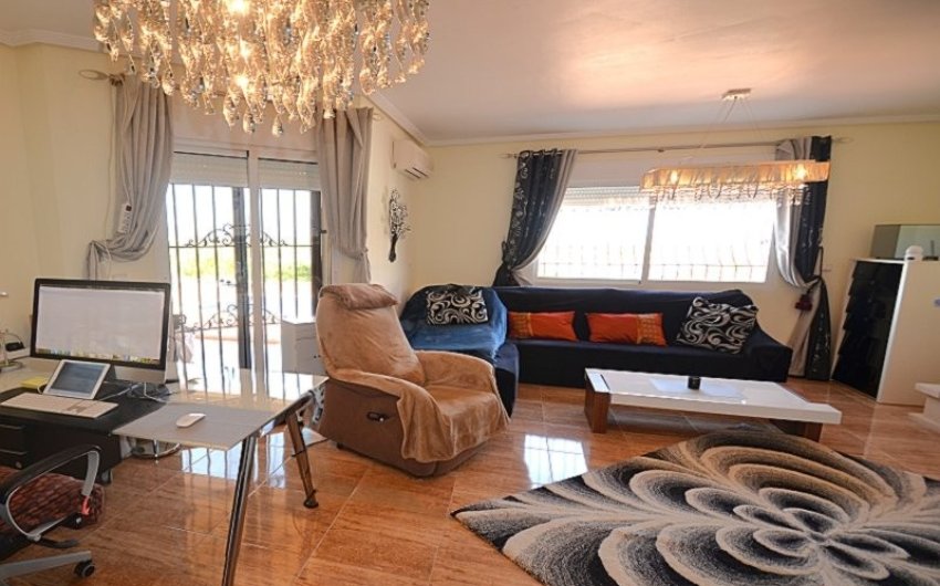 Resale - Villa -
Campos del Río - Inland