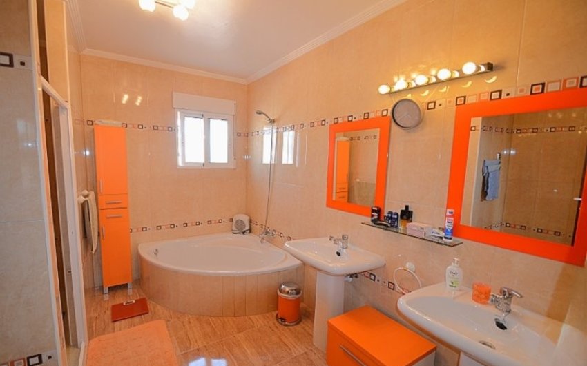 Resale - Villa -
Campos del Río - Inland