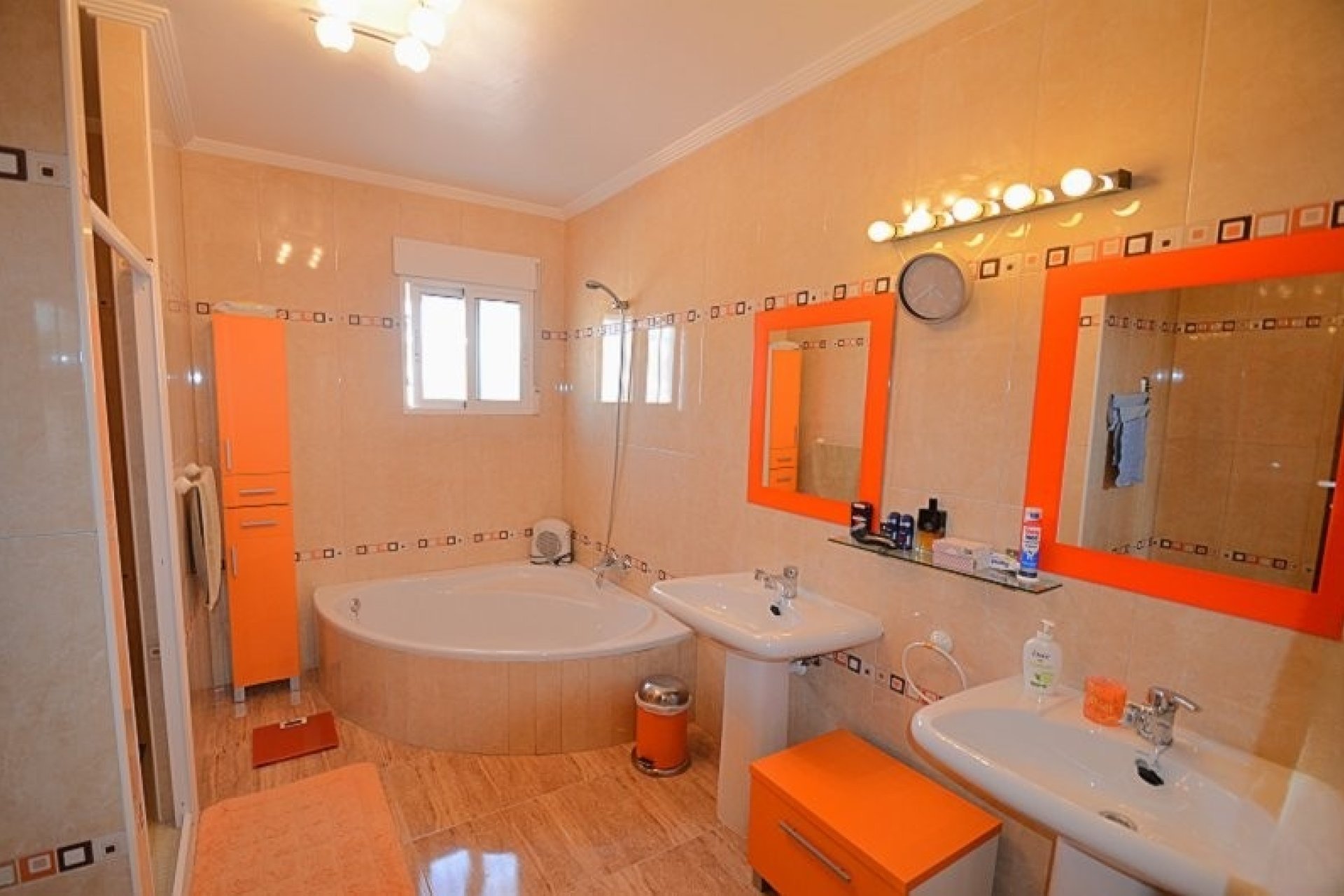 Resale - Villa -
Campos del Río - Inland