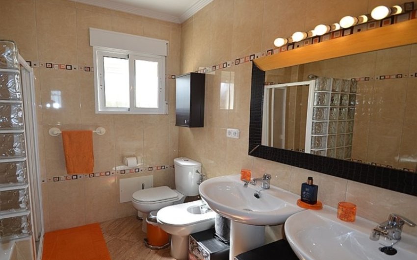 Resale - Villa -
Campos del Río - Inland