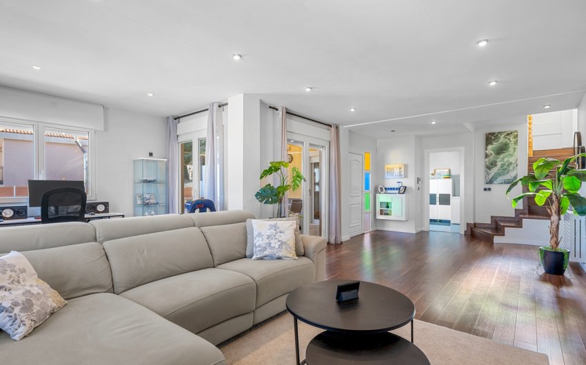 Resale - Villa -
Ciudad De Las Comunicaciones - Costa Blanca