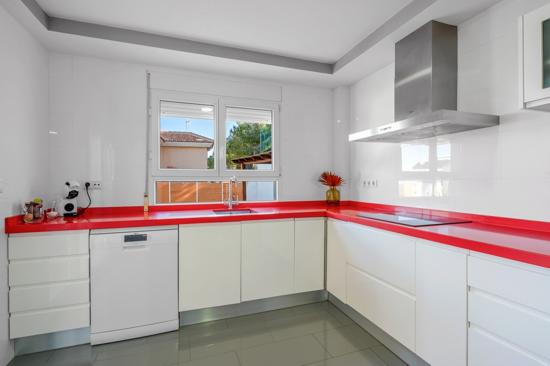 Resale - Villa -
Ciudad De Las Comunicaciones - Costa Blanca