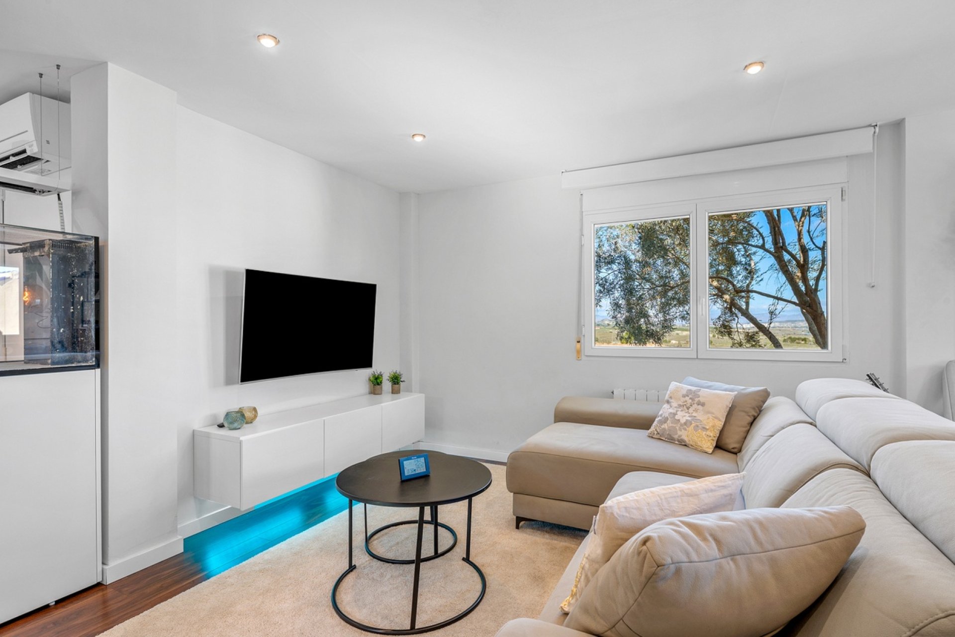 Resale - Villa -
Ciudad De Las Comunicaciones - Costa Blanca