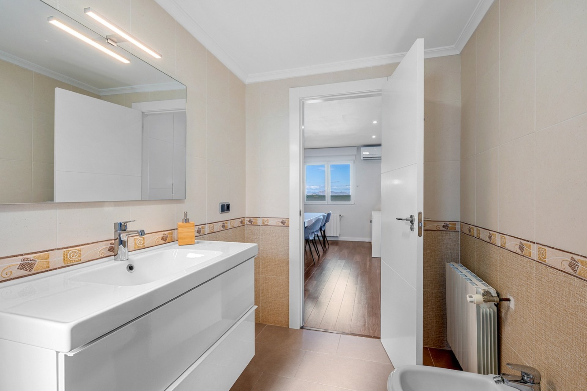 Resale - Villa -
Ciudad De Las Comunicaciones - Costa Blanca