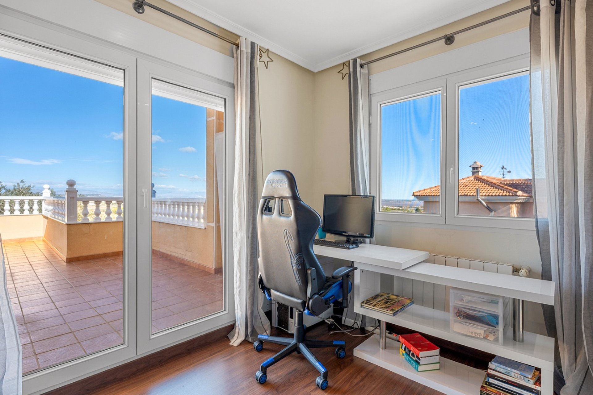 Resale - Villa -
Ciudad De Las Comunicaciones - Costa Blanca