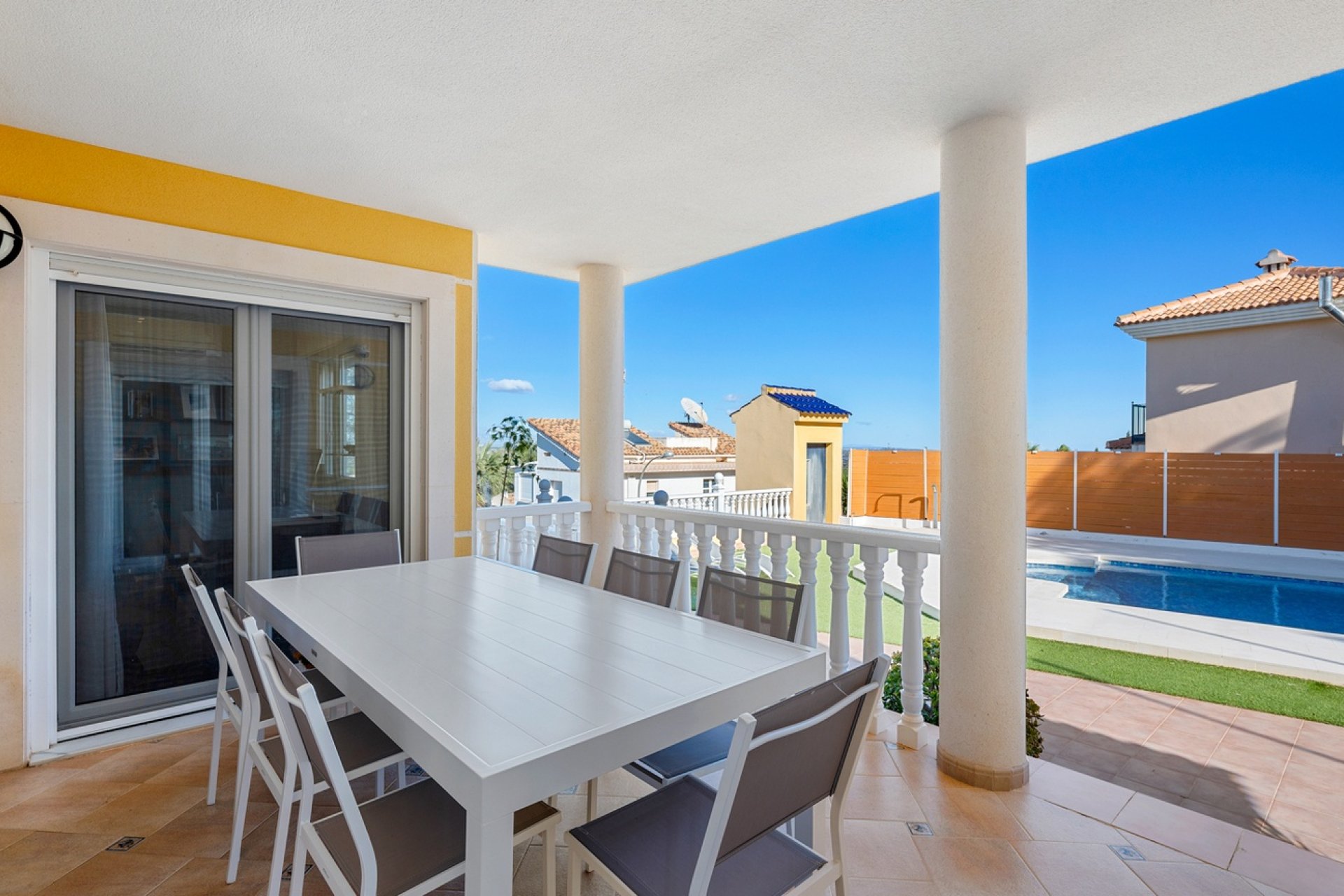 Resale - Villa -
Ciudad De Las Comunicaciones - Costa Blanca