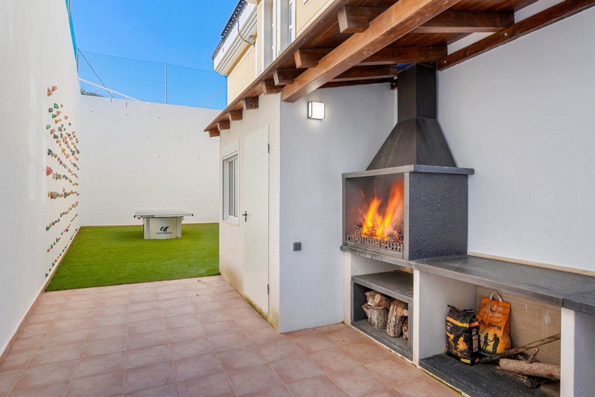 Resale - Villa -
Ciudad De Las Comunicaciones - Costa Blanca