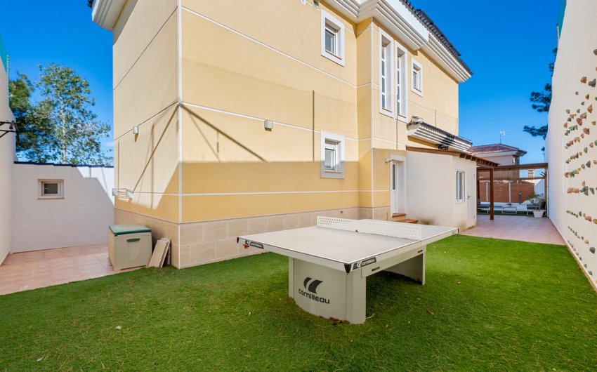 Resale - Villa -
Ciudad De Las Comunicaciones - Costa Blanca