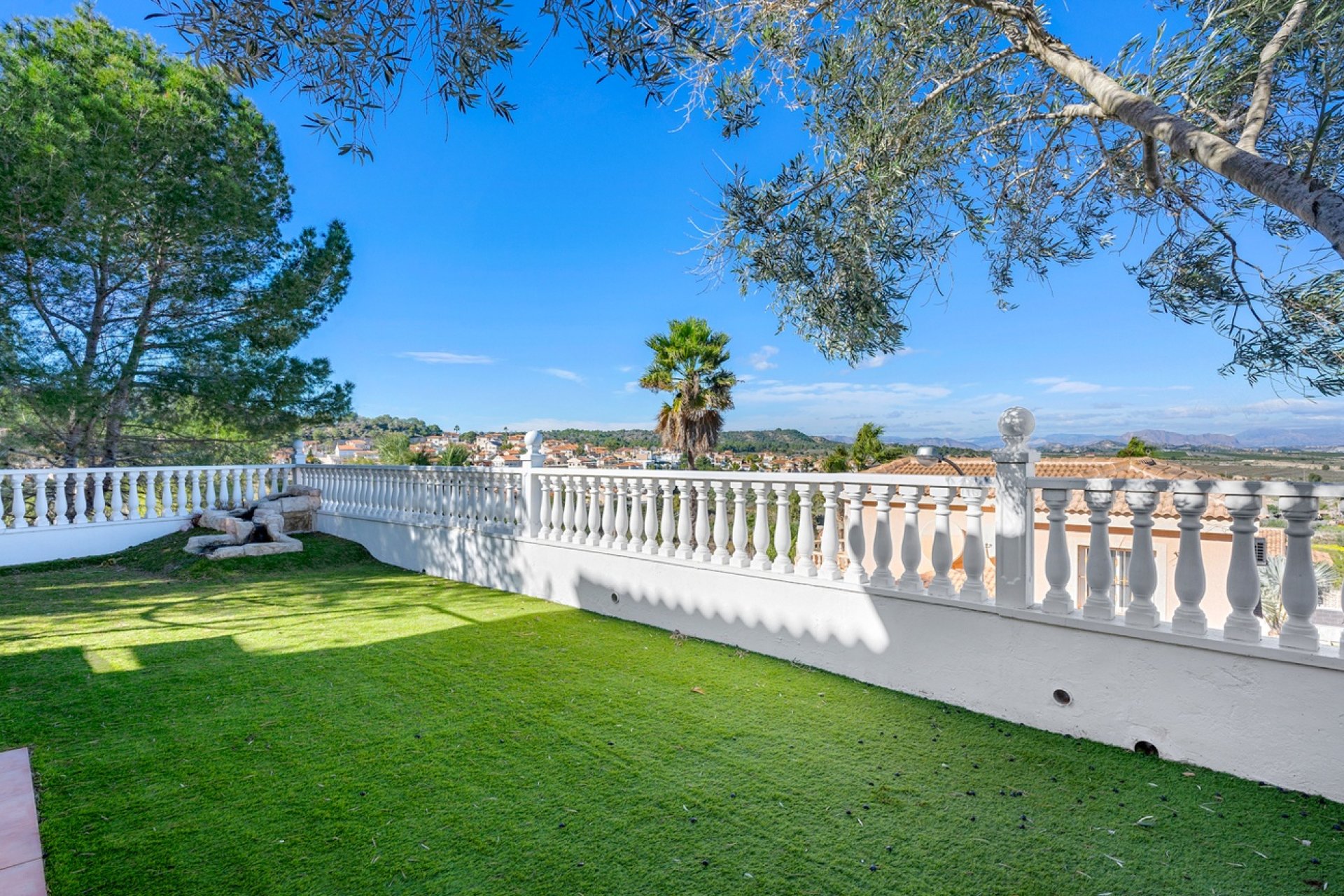 Resale - Villa -
Ciudad De Las Comunicaciones - Costa Blanca