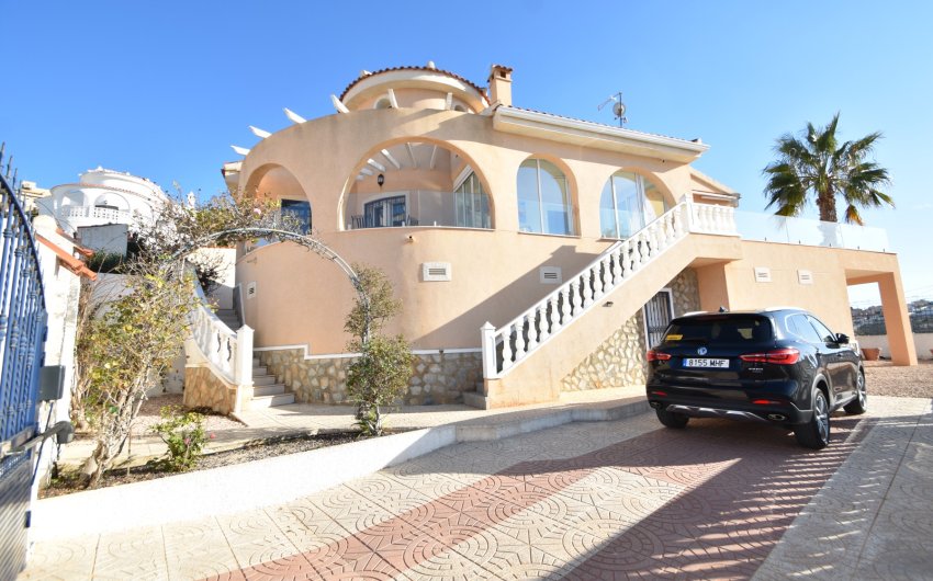 Resale - Villa -
Ciudad Quesada - Golf course