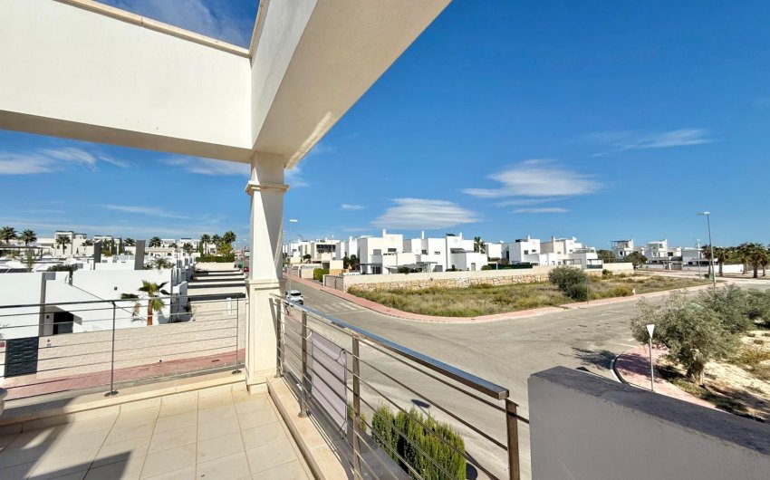 Resale - Villa -
Ciudad Quesada - Pueblo Bravo