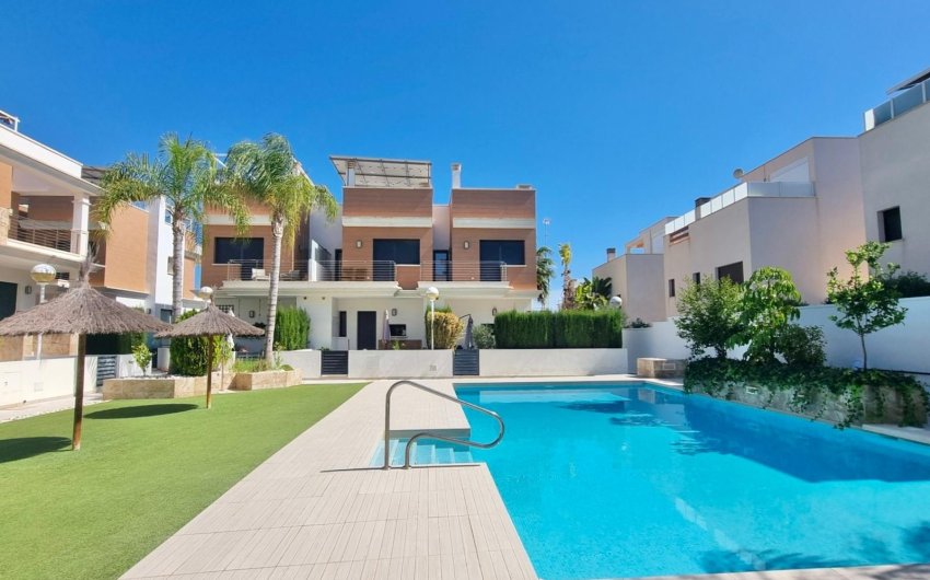 Resale - Villa -
Ciudad Quesada - Pueblo Bravo