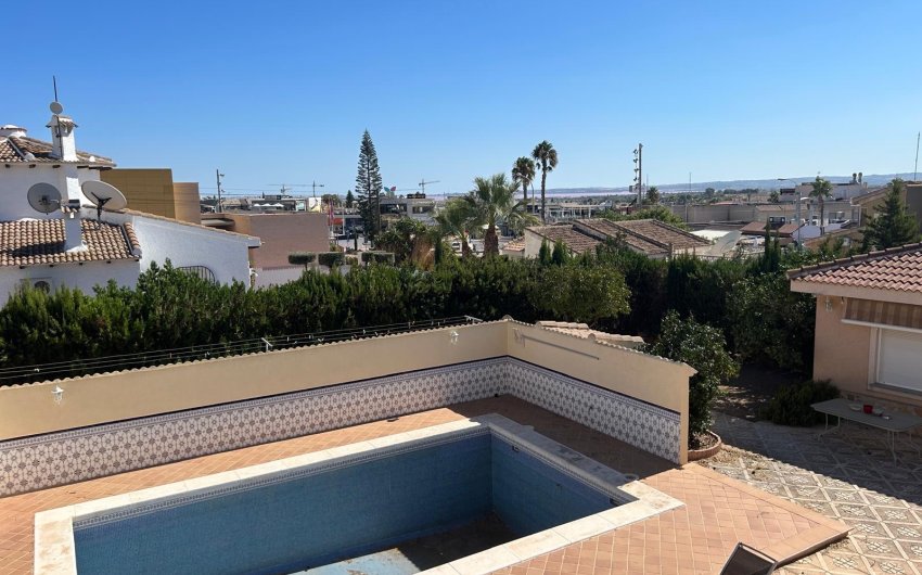 Resale - Villa -
Ciudad Quesada - town