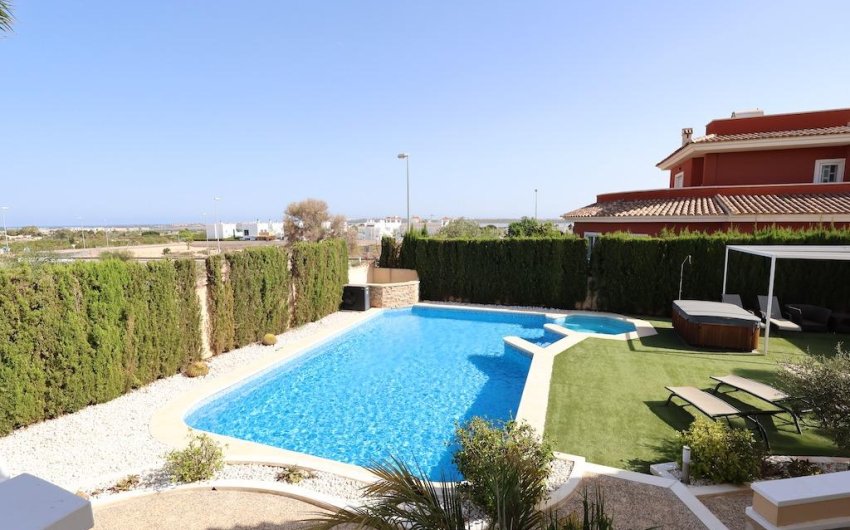 Resale - Villa -
Ciudad Quesada