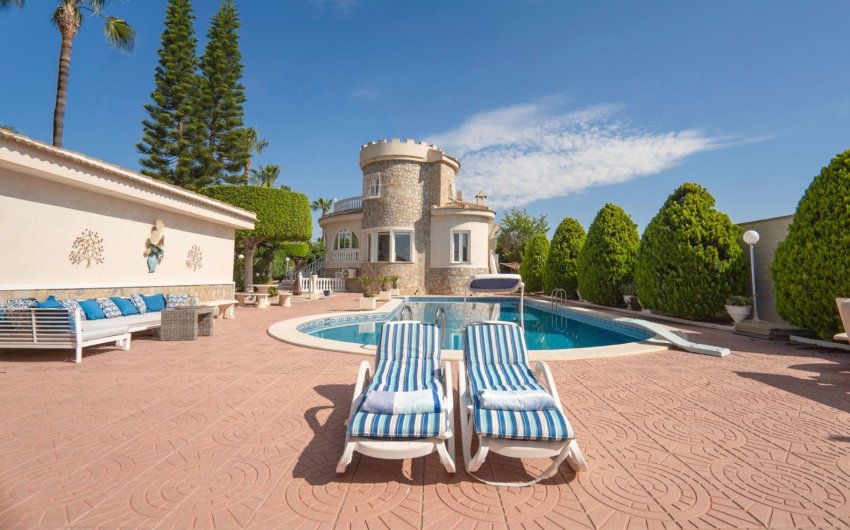 Resale - Villa -
Ciudad Quesada