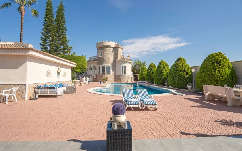 Resale - Villa -
Ciudad Quesada