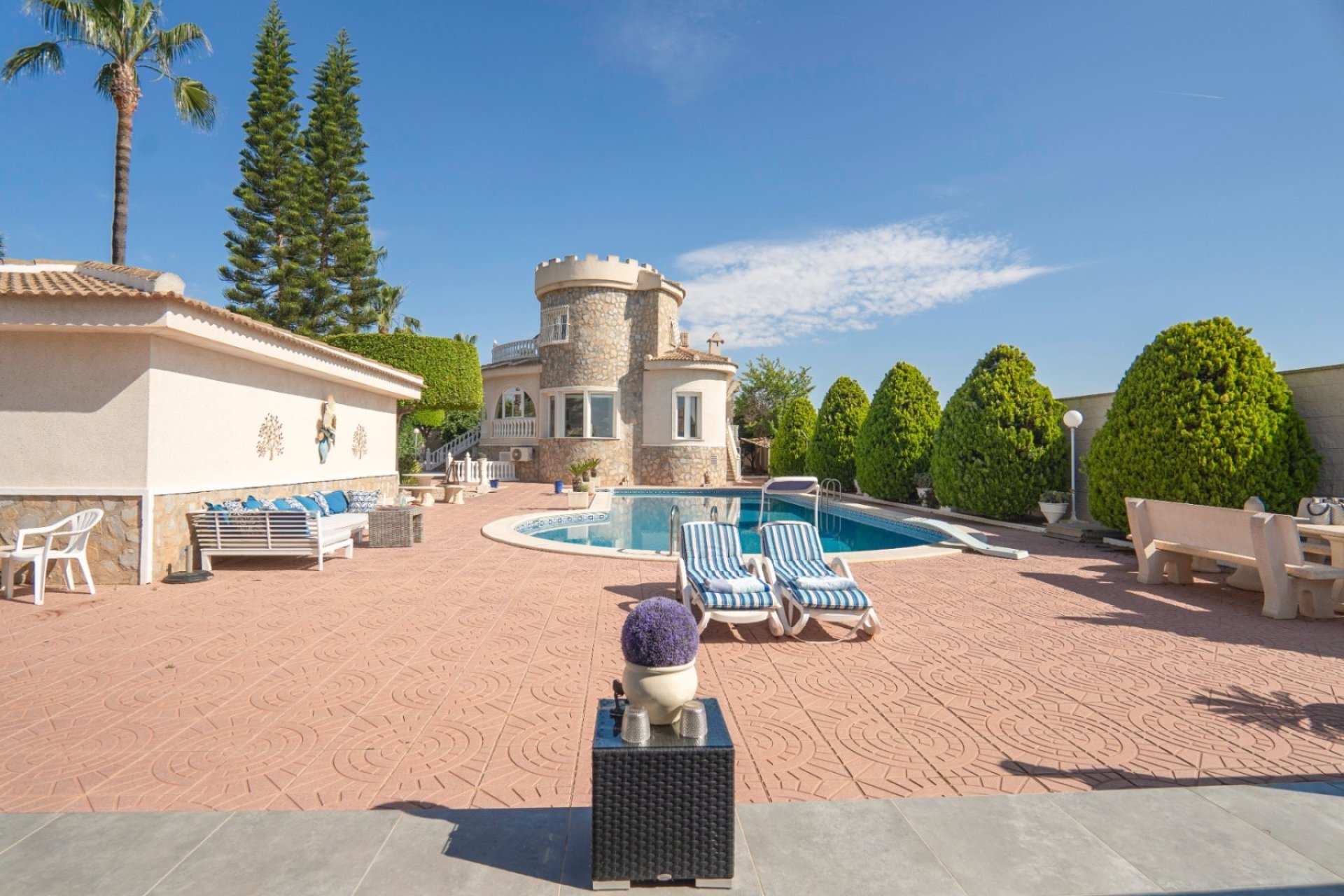 Resale - Villa -
Ciudad Quesada