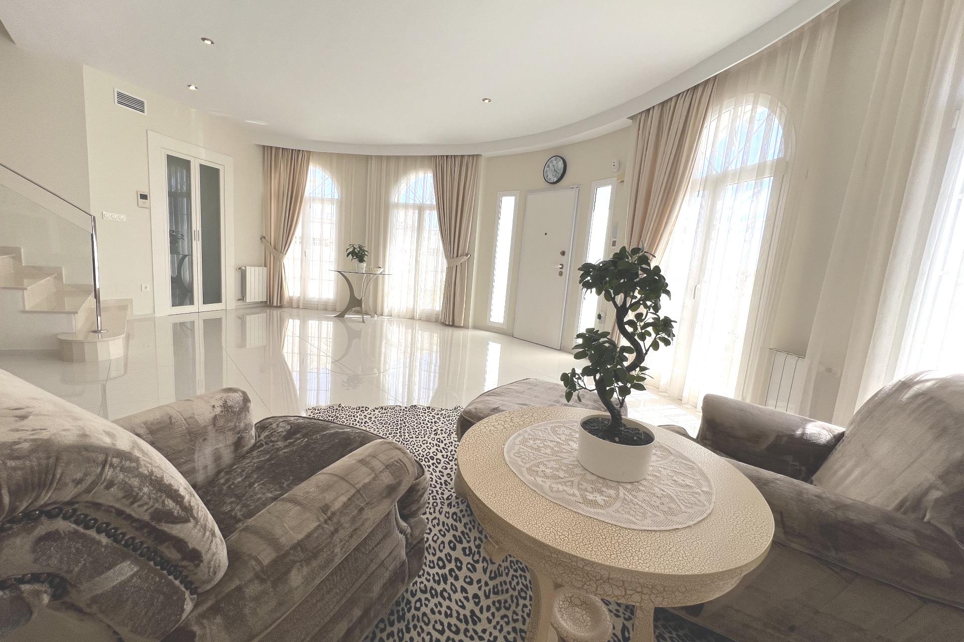 Resale - Villa -
Ciudad Quesada