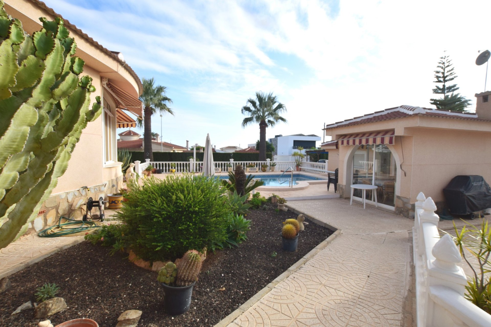 Resale - Villa -
Ciudad Quesada