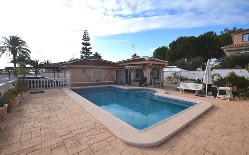 Resale - Villa -
Ciudad Quesada