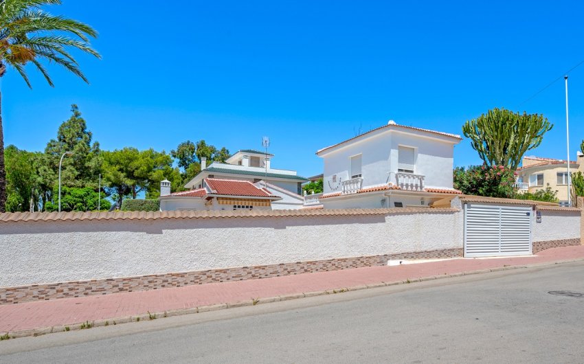 Resale - Villa -
Ciudad Quesada