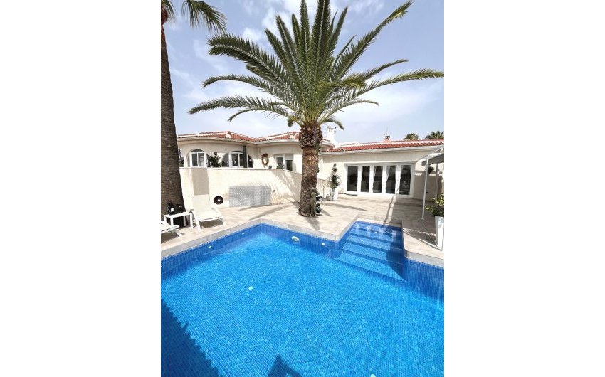 Resale - Villa -
Ciudad Quesada