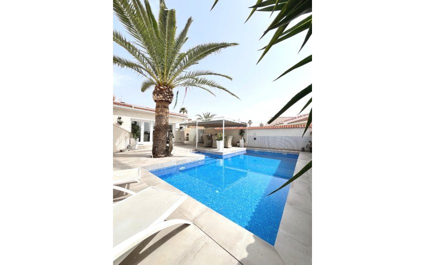 Resale - Villa -
Ciudad Quesada