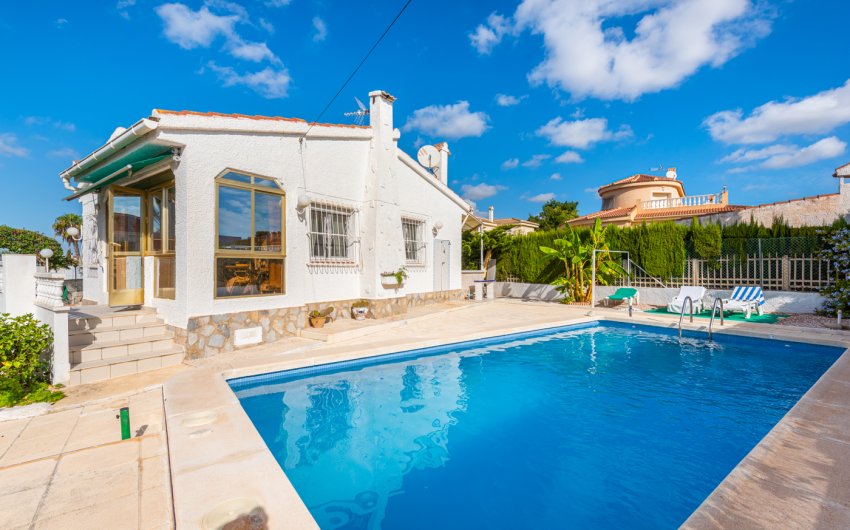 Resale - Villa -
Ciudad Quesada